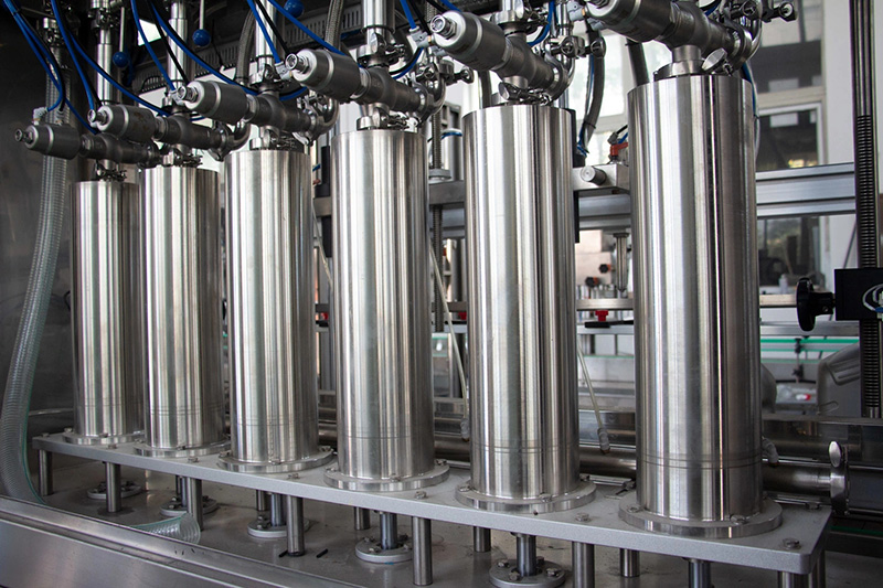 Machine de remplissage de bouteilles de mise en bouteilles liquide de parfum cosmétique automatique