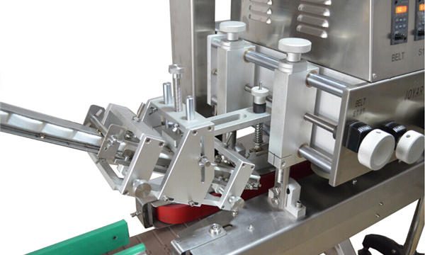 Machine de capsulage de broche linéaire
