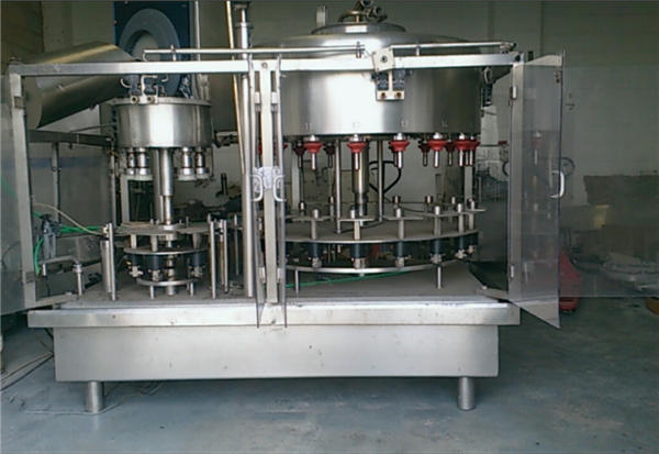 Machine de remplissage de bouteilles de parfum à pression négative à 10 têtes