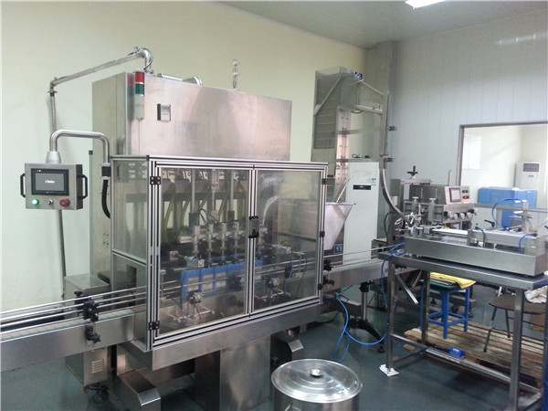 Machine de remplissage complètement automatique d'huile de lubrification